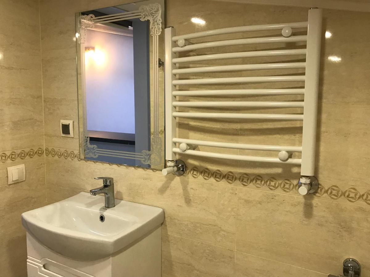 Romantic Lux Vivaldi Suite Svobode Avenue 39 Lviv Exterior foto