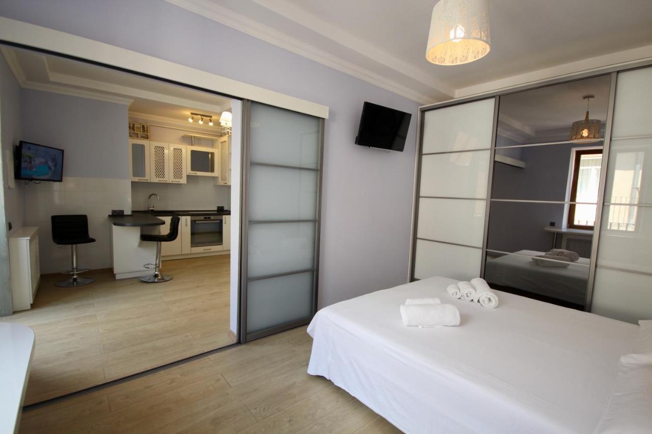 Romantic Lux Vivaldi Suite Svobode Avenue 39 Lviv Exterior foto